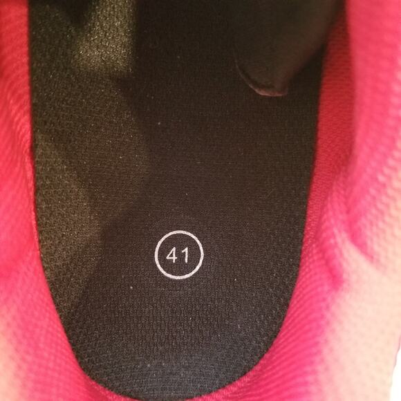 Peleton Clip In Cycling Spinning Shoes Size EU 41 US Women's 10 / Men's 8 - Picture 10 of 12